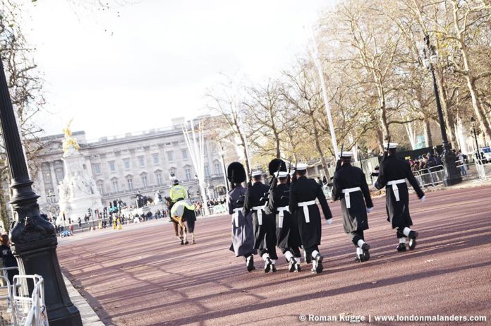 Wachablösung London Buckingham Palace The Wall