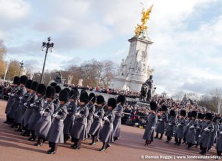 Wachablösung am Buckingham Palace: Das müsst ihr wissen Wachablösung London Buckingham Palace