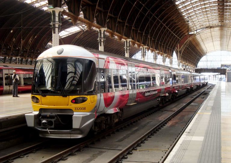 Mit Der U Bahn Von Heathrow Nach London www.londonmalanders.com