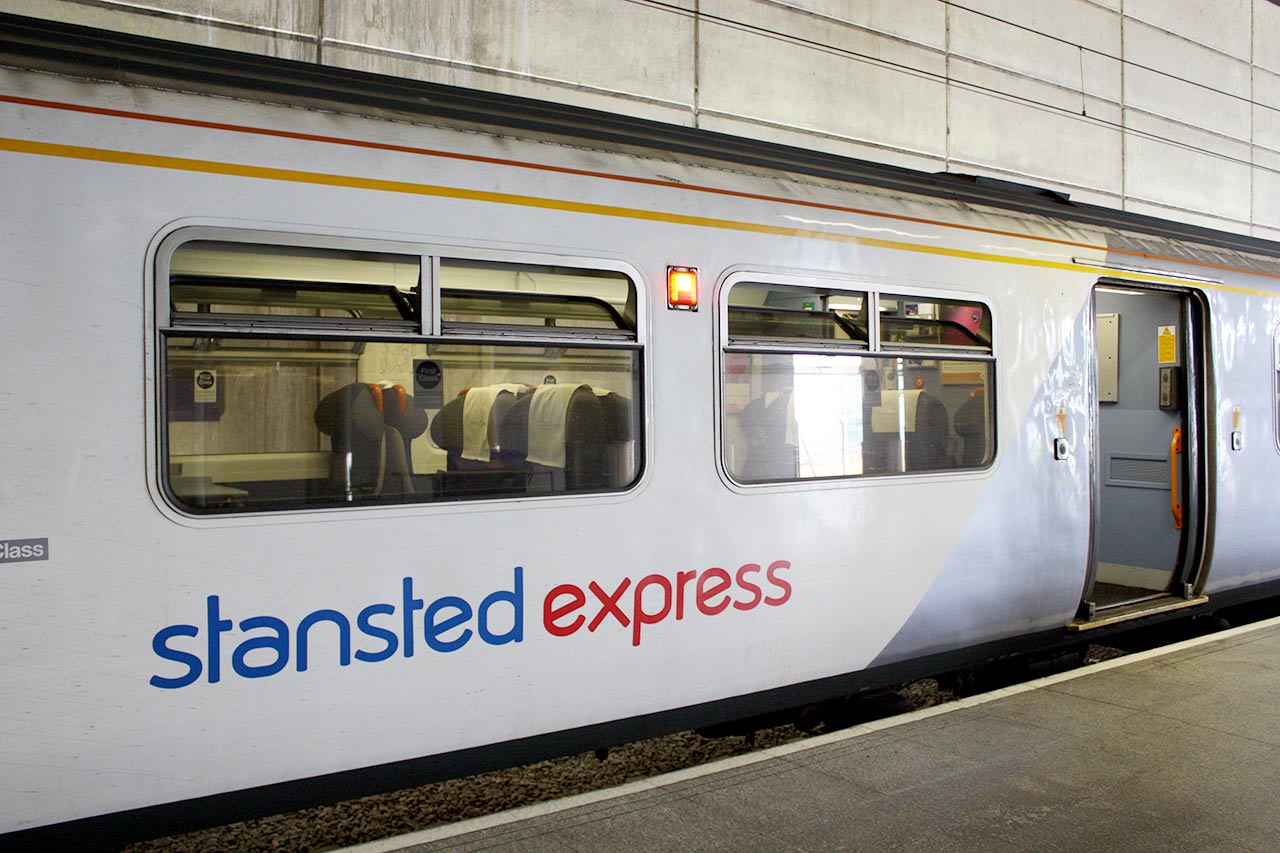 Flughafentransfer London Stansted Alle Transfermöglichkeiten vom Flughafen! London mal anders