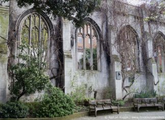 Saint Dunstan, historische Kirchenruine im pulsierenden London Saint Dunstan in the East London Kirche Ruine
