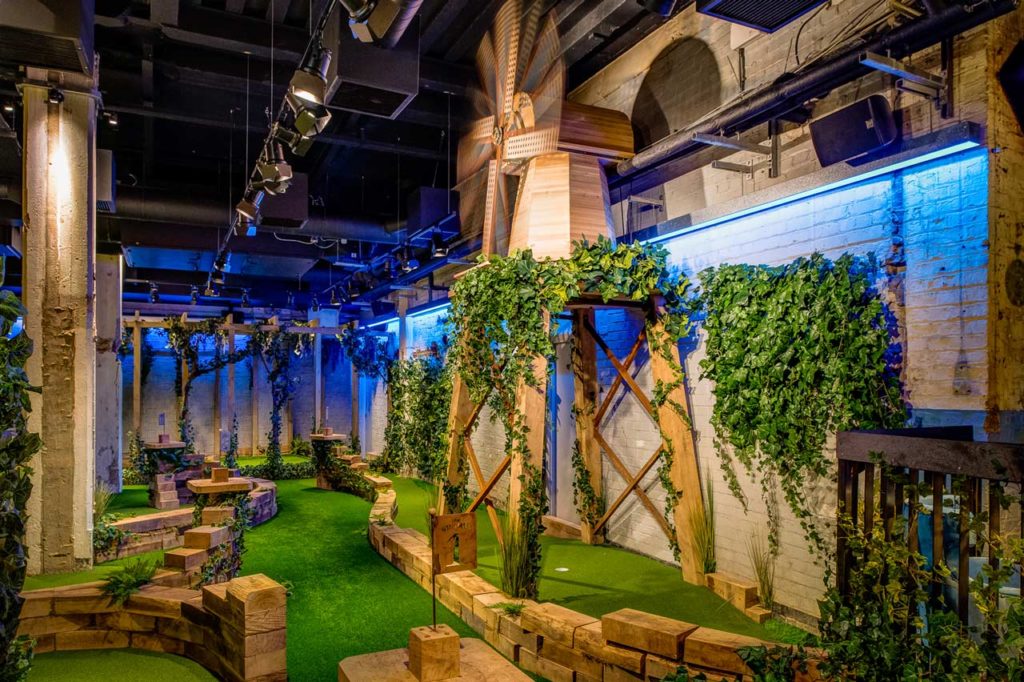 Swingers City Minigolf Bar London