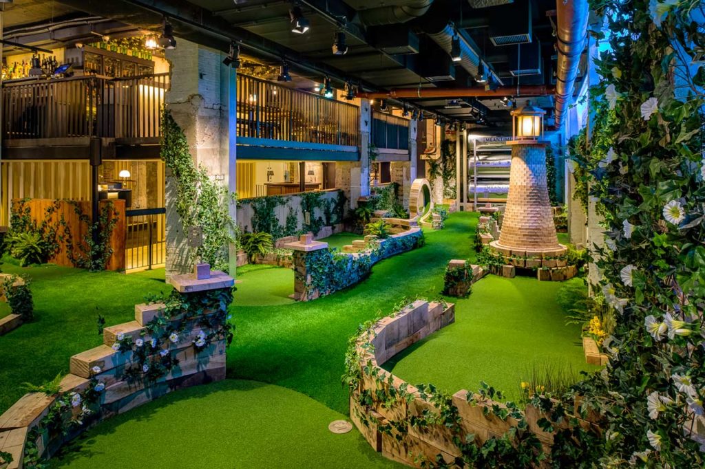 Swingers City Minigolf Bar London