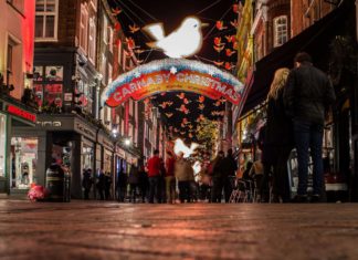 Weihnachtsbeleuchtungen London 2024: meine TOP 10 Carnaby Street London Weihnachtsbeleuchtungen
